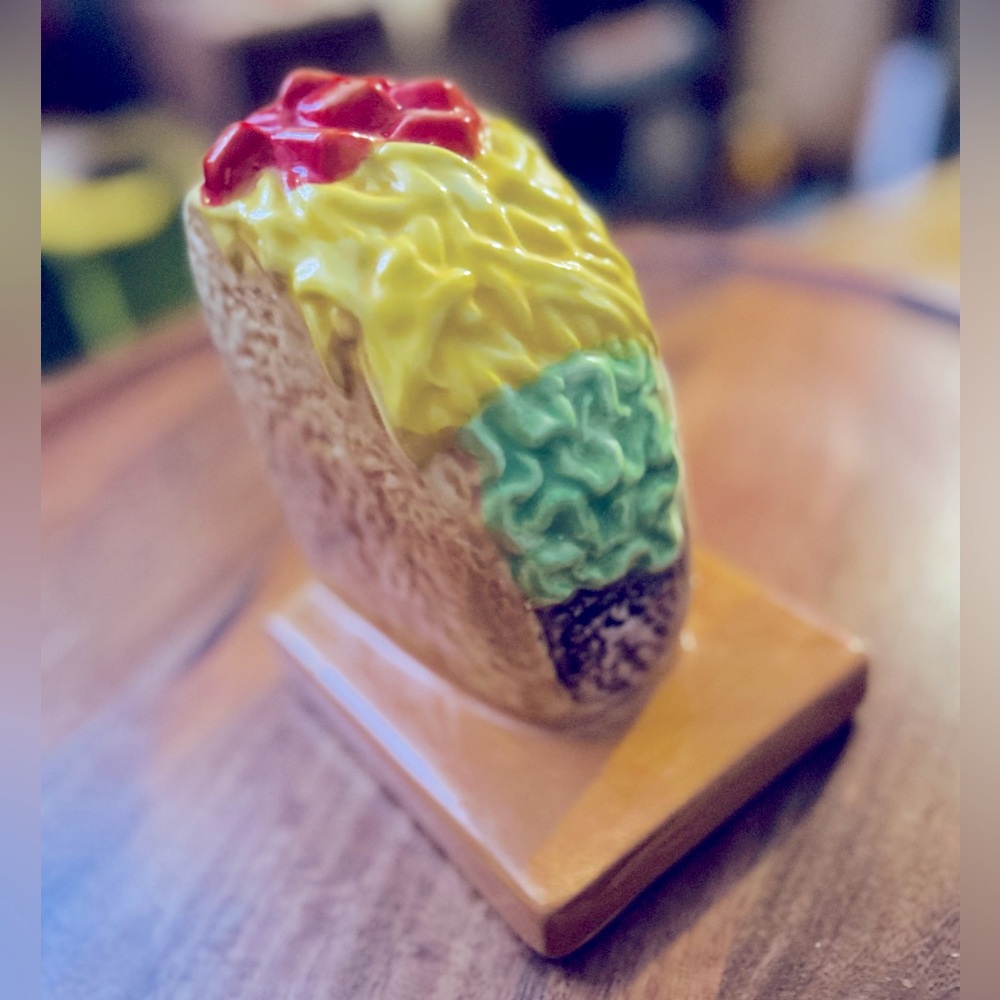 Room essential Ceramic Taco Bookend 1 piece